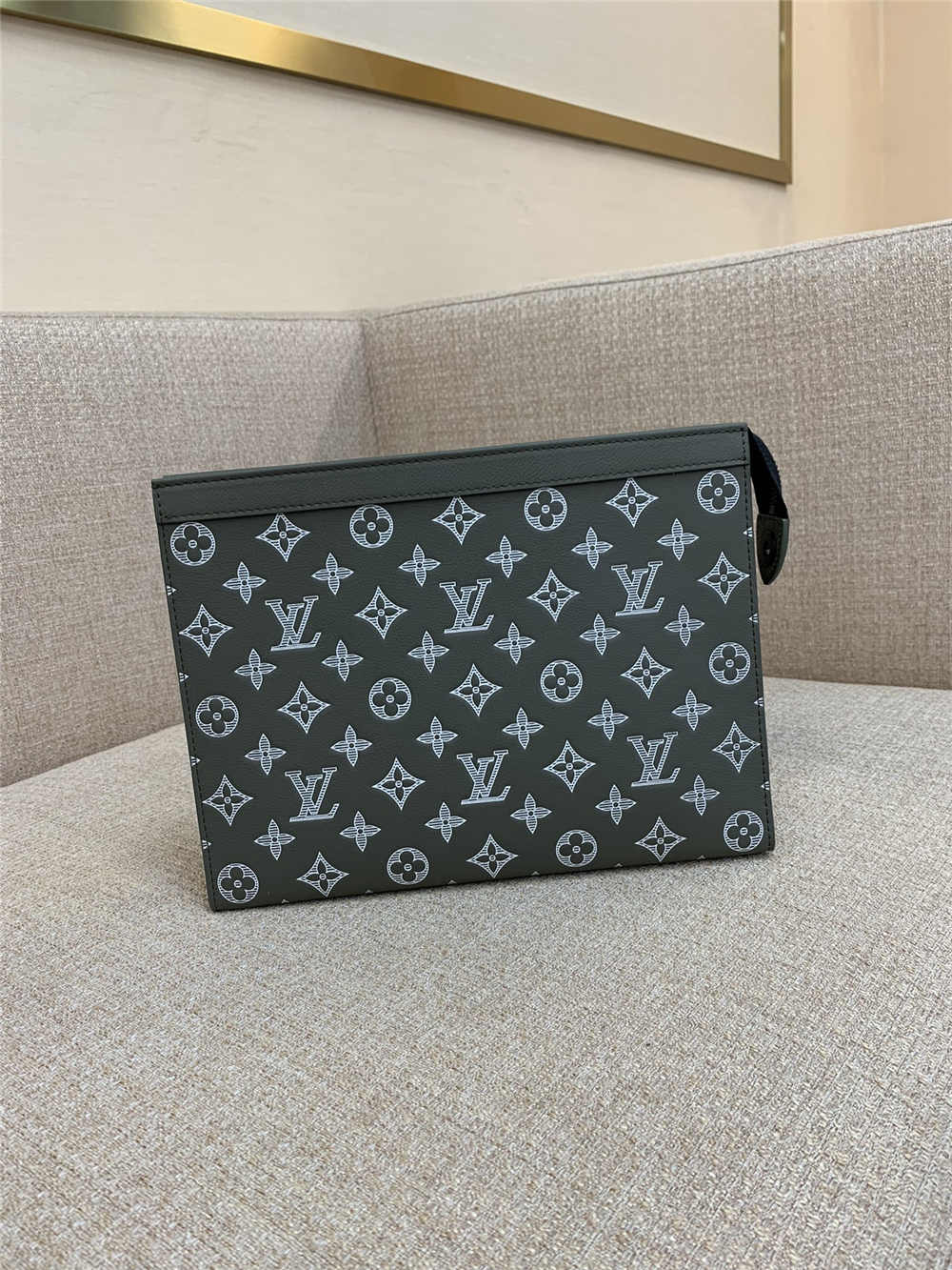 Louis Vuitton M61692  Pochette Voyage size 26x20cm 2025 new 